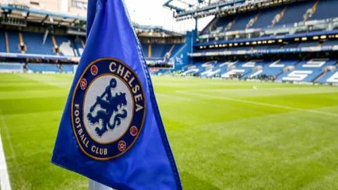 《曼联内部风波：球员集体不满，斥责名宿和评论员恶意炒作》